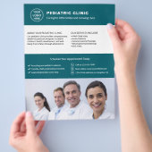 Logo-Foto-QR-Teal Kinderklinik Flyer (Hand)