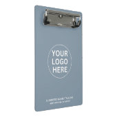 Logo für benutzerdefinierte Unternehmen und Text D Mini Klemmbrett (Schrägansicht)