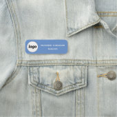 Logo Mitarbeiter Sky Blue Business Namensschild (Beispiel)