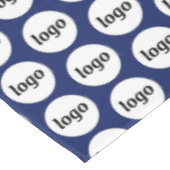 Logo-Muster Business-Branding Navy Blue Tischdecke (Schrägansicht)
