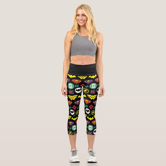 Logo-Muster der Chibi Justice League Capri Leggings (Vorderseite)