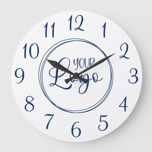 Logo "Navy Blue Elegant Script Numbers" Große Wanduhr (Vorderseite)