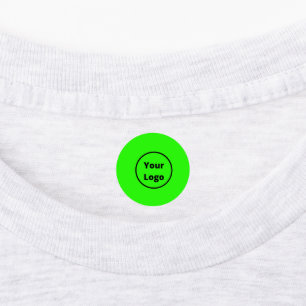 Logo neon-grüne Mitarbeitendenetiketten hinzufügen Etiketten
