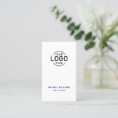 Logo QR Minimalistisch White Navy Blue Visitenkarte (Stehend Vorderseite)