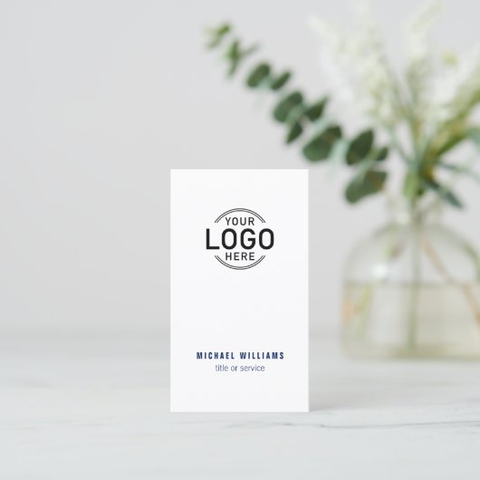Logo QR Minimalistisch White Navy Blue Visitenkarte (Stehend Vorderseite)