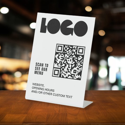 Logo QR Scan Menü Weißes Restaurant Sockelschild