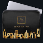 Logo schwarze Stadt Skyline Business real Anwesen Laptopschutzhülle<br><div class="desc">Schwarzer Hintergrund mit vergoldeten Imitaten in der Silhouette der Stadt. Vorlage für Ihr Firmenlogo und Ihren Namen oder einen Text. Goldene Buchstaben Perfekt für echte Anwesen-Agent! Dieser Ärmel ist auch in unserem Geschäft ohne Logo erhältlich.</div>