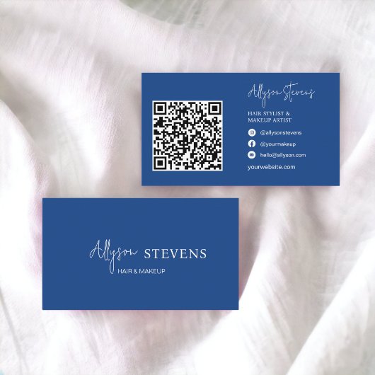 Logo-Skript weiß blaue Haare Make-up qr-Code Visitenkarte