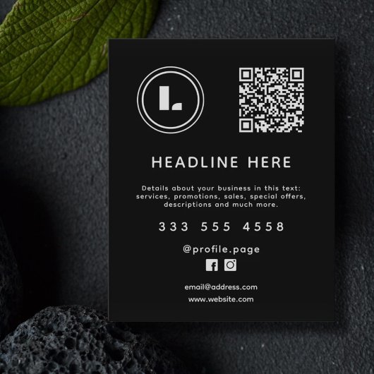 Logo und QR-Code schwarzes Minimalistisches Design Flyer