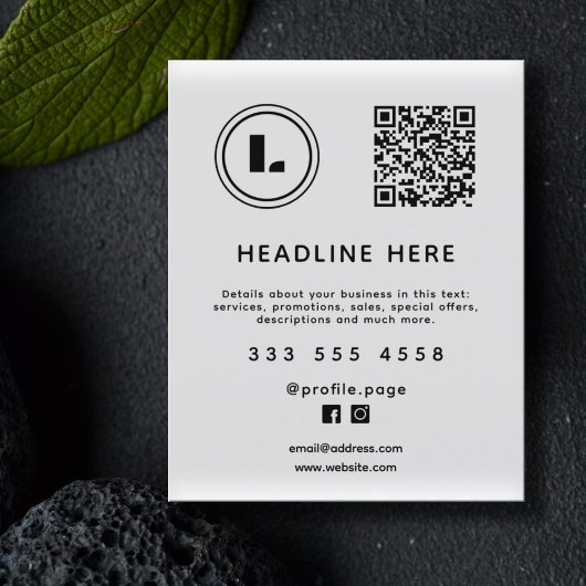 Logo und QR-Code weiß minimalistisches Design Flyer