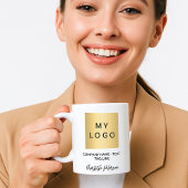 Logo-weiße Schrift Kaffeetasse