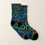 Lohan Socken<br><div class="desc">Lohan. Zeigen und tragen Sie diesen beliebten schönen männlichen Vornamen, der als bunte Wortwolke aus horizontaler und vertikaler, kursiver Handschrift in verschiedenen Größen und bezaubernden frischen Farben entworfen wurde. Tragen Sie Ihren positiven französischen Namen oder zeigen Sie der Welt, wen Sie Liebe oder Verehrung. Mit diesem Soft-Text-Kunstwerk zu vereinen ist...</div>