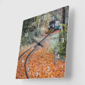 Lokomotive mit Dieselmotor, in Bäumen und Blätter Quadratische Wanduhr (Winkel)