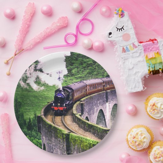 Lokomotivenbahn auf Brücke Pappteller (Party)