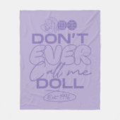 Lola "Nenn mich nie Puppe" Fleecedecke (Vorderseite)