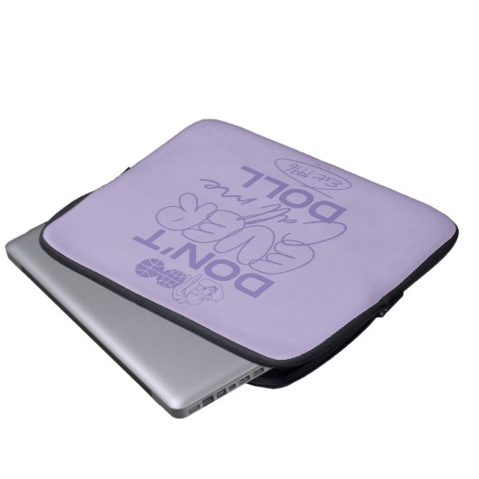 Lola "Nenn mich nie Puppe" Laptopschutzhülle (Vorne Knopf)