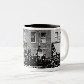 London-Dock-Streik, 1889 Zweifarbige Tasse (VorderseiteRechts)