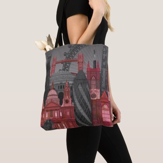 London Elevations by Night - Red Tasche (Von Nahem)