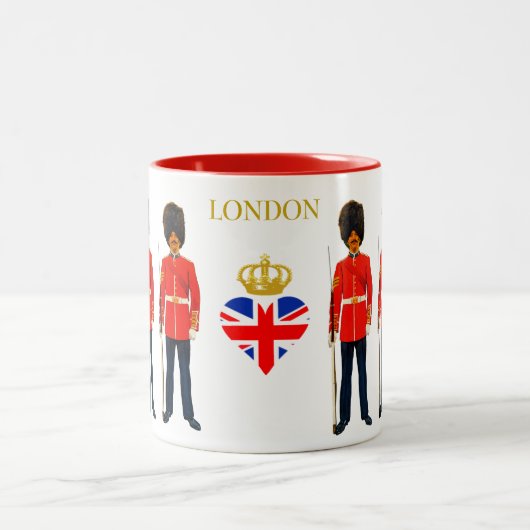 London, England Crown Heart & Beefeatures Zweifarbige Tasse (Mittel)