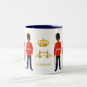 London, England Crown & Yeomen Warders Zweifarbige Tasse (Mittel)