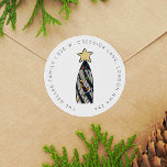 London Gherkin Tower Christmas Tree Rücksendeadres Runder Aufkleber<br><div class="desc">Whimsikale Rücksendeadressen-Aufkleber mit Londons ikonischem Gherkin-Turm,  der als Retro-Weihnachtsbaum als besondere festliche Touch verkleidet ist. Ihre Adresse kreist um die Illustration in einem modernen,  spielerischen Schriftart. Macht die ganze Saison über glückliche Weihnachtsmailings! Originelle Kunst und Design von Annie Montgomery Design.</div>