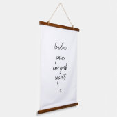 'London Paris New York Repeat' Wandteppich Mit Holzrahmen (Gewinkelt)