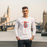 London Phonebooth T-Shirt<br><div class="desc">Das Design des "London Phone Booth" ist eine spielerische und nostalgische Darstellung der ikonischen roten Telefonboxen,  die man in ganz London finden kann. Das Design verfügt in der Regel über ein rotes Single-Telefonkabine-Set vor dem Hintergrund der Stadt oder anderen Sehenswürdigkeiten.</div>