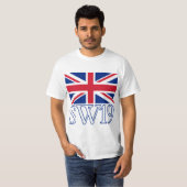 London Postcode SW19 mit Union Jack T-Shirt (Vorne ganz)