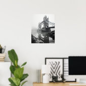 London Tower Bridge im Nebel Poster (Heimbüro)