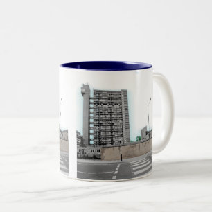 LONDON TRELLICK TOWER: STÄDTISCHES ARCHITEKTUR-FO ZWEIFARBIGE TASSE