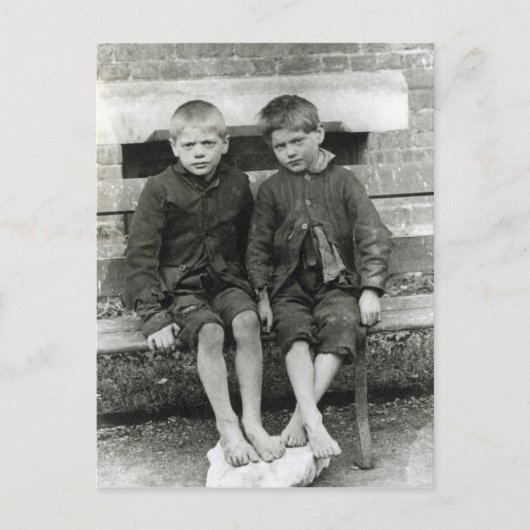 Londoner Slums, The Boys Postkarte (Vorderseite)