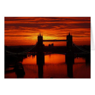 Londons Tower Bridge bei Daybreak