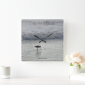 Lone Beach Sandpiper Clock Quadratische Wanduhr (Zuhause)