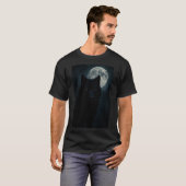 Lone Black Wolf Under Moonlight – Dark Forest T-Shirt (Vorne ganz)