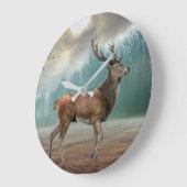 Lone Dee in Misty Forest Große Wanduhr (Winkel)