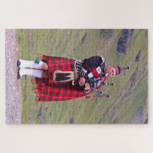 Lone Scottish bagpiper, Highlands, Schottland 2 Puzzle (Horizontal)