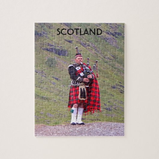 Lone Scottish bagpiper, Highlands, Schottland Puzzle (Vertikal)