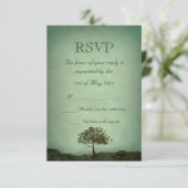 Lone Tree Green Wedding RSVP Karte (Stehend Vorderseite)