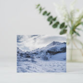 Lone Trekker im dicken Bergschnee (Himalaya) Postkarte (Stehend Vorderseite)