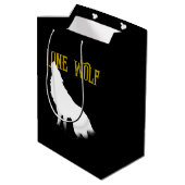 Lone Wolf Male Sigma Modern Minimalistisch Mittlere Geschenktüte (Rückseite Schrägansicht)