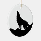 Lone Wolf Stehend auf einem Hügel Keramikornament (Rechts)
