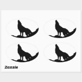 Lone Wolf Stehend auf einem Hügel Ovaler Aufkleber (Blatt)