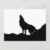 Lone Wolf Stehend auf einem Hügel Postkarte (Vorderseite)