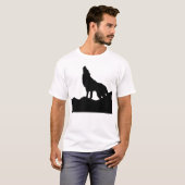 Lone Wolf Stehend auf einem Hügel T-Shirt (Vorne ganz)