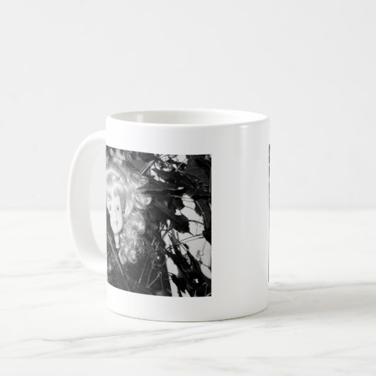 Lonely Doll Head Kaffeetasse (Vorderseite Links)
