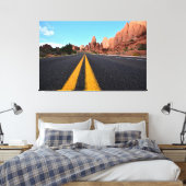 Lonely Road in Arches National Park Leinwanddruck (Insitu (Schlafzimmer))