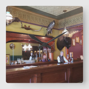 Long Branch Saloon, Boot Hill, Dodge City KS Quadratische Wanduhr