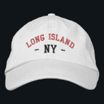 LONG ISLAND NY Preppy Red Black on White Bestickte Baseballkappe<br><div class="desc">Preppy LONG ISLAND NY Rot und Schwarz bestickt auf weißem Hut aus Baumwolle. Die Stickereifarben können durch Auswahl des Werkzeugs "Design bearbeiten" an andere Farbeinstellungen angepasst werden. Außerdem ist die Möglichkeit verfügbar,  die gewünschte Farbe auf der Hauptseite auszuwählen.</div>