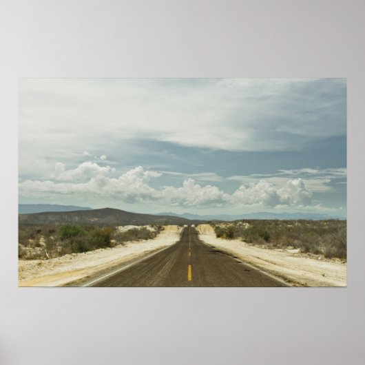 Long Straight Road durch mexikanische Baja Landsch Poster (Vorne)