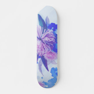 Longboard mit lila, blauer und Aquamariner Blütend Skateboard